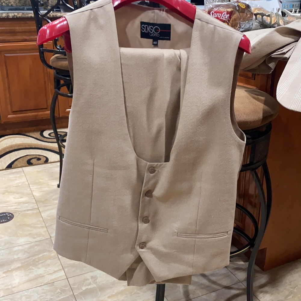 Men’s suit - Picture 2 of 2